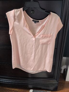 Soft Blush Cap-Sleeve V-Neck Pocket Blouse